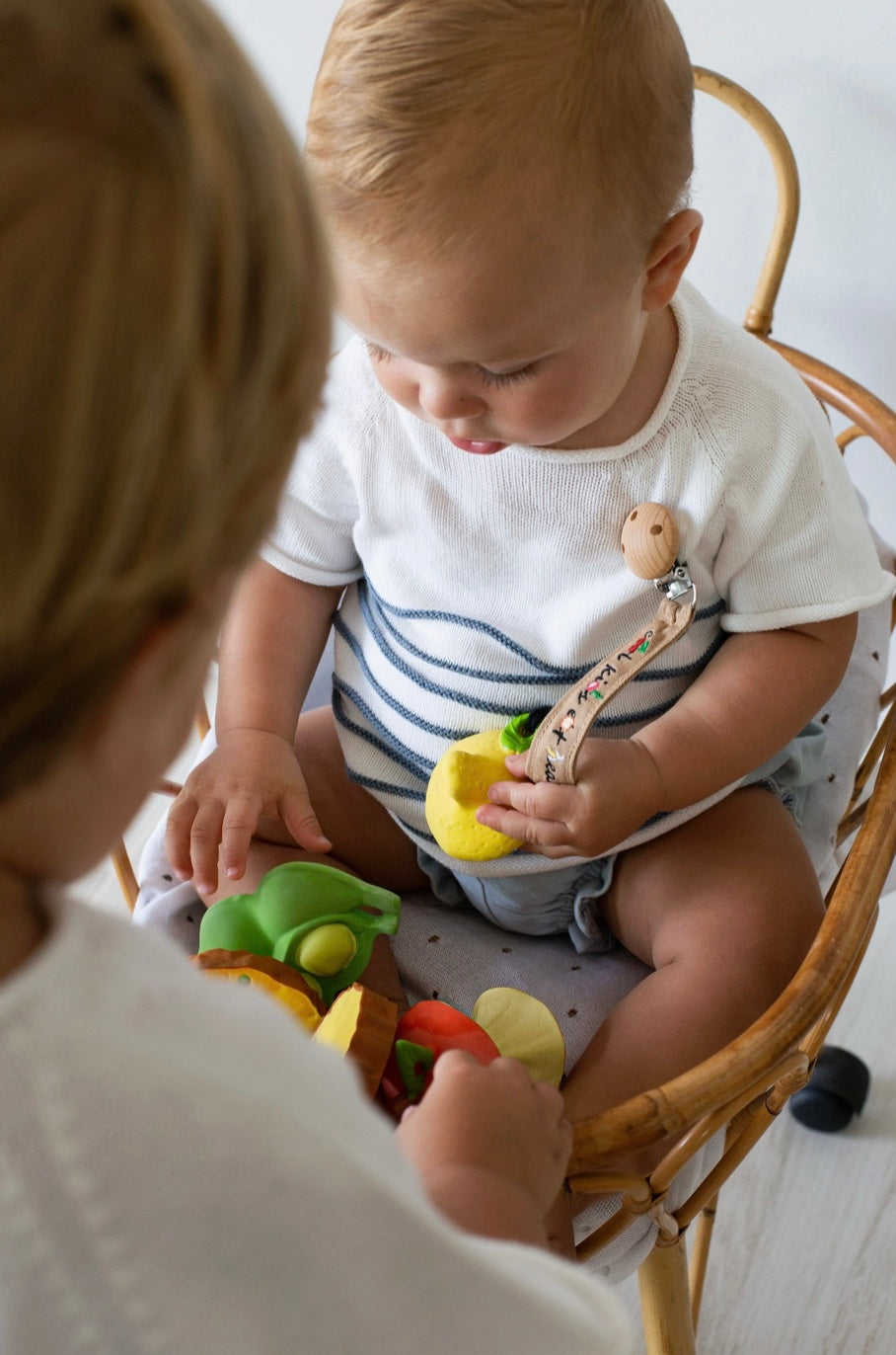 Hanger Cool Kids Pacifier Holder